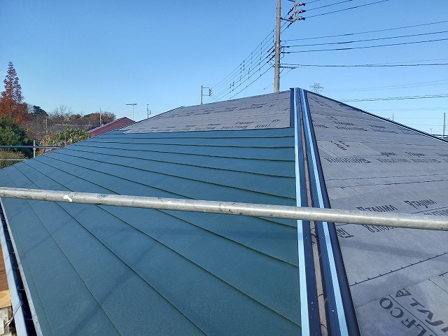 屋根カバー工法でスーパーガルテクト葺き